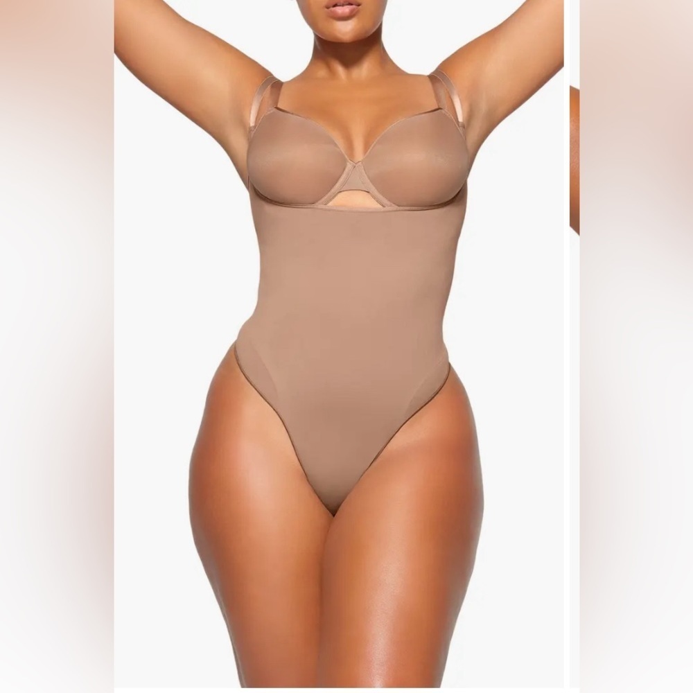 Skims Seamless Sculpt Open Bust Thong Bodysuit size 4XL